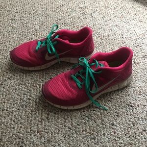 Size 7 Nike Frees